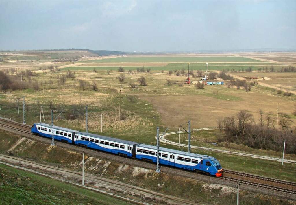 Будут ли поезда в анапу летом 2024. Железная дорога Керчь. Пригородный поезд Керчь Анапа. Поезд Анапа Керчь. Д1 дизель-поезд Молдова.