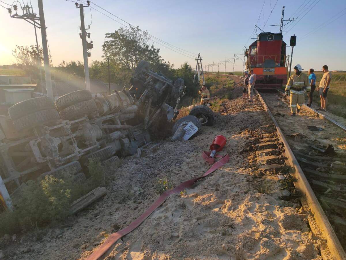 В Анапе в ДТП на жд переезде погиб водитель большегруза | 09.08.2022 |  Анапа - БезФормата