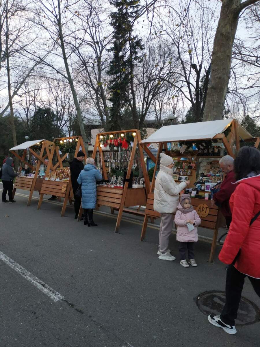 Жителей и гостей Анапы ждут на новогодней ярмарке | 24.12.2022 | Анапа -  БезФормата