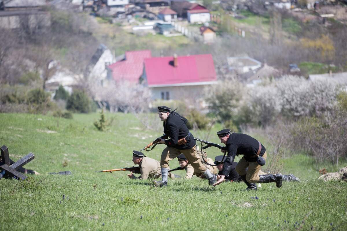 Это беспредел.В Анапе уничтожают уникальную оливковую рощу.