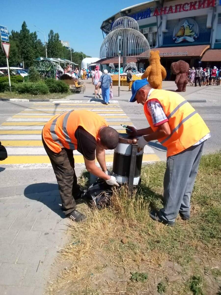 В Анапе началось наведение порядка на Пионерском проспекте | 03.07.2023 |  Анапа - БезФормата