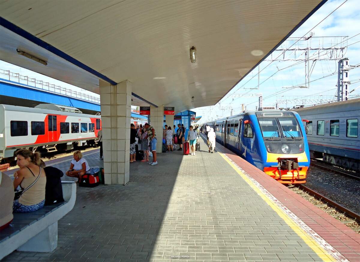 Будут ли поезда в анапу летом 2024. Рельсовый автобус Керчь Анапа. Отменен поезд на Анапу. Поезд до Анапы. В Анапу на поезде с ребенком.