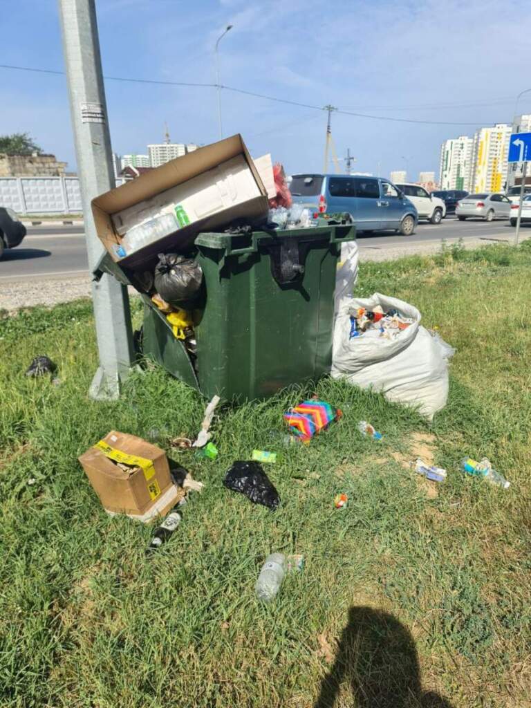 Анапу этим летом завалило мусором | 10.07.2024 | Анапа - БезФормата